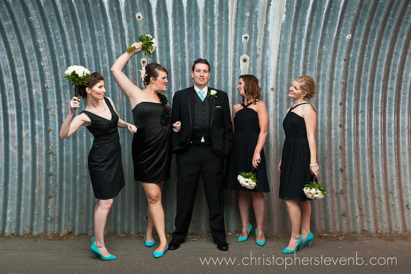 funny photo with groom and bridesmaids