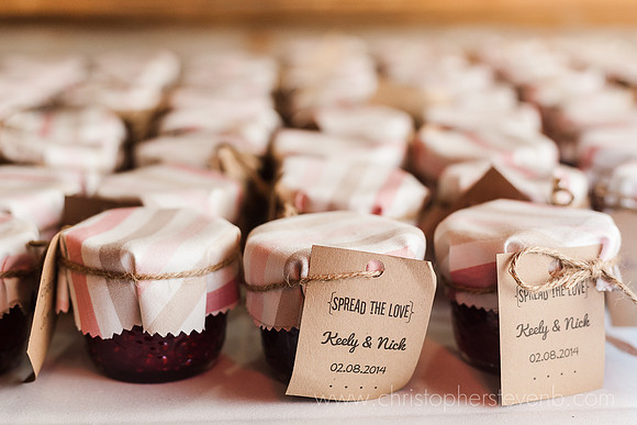 wedding favor jars of honey