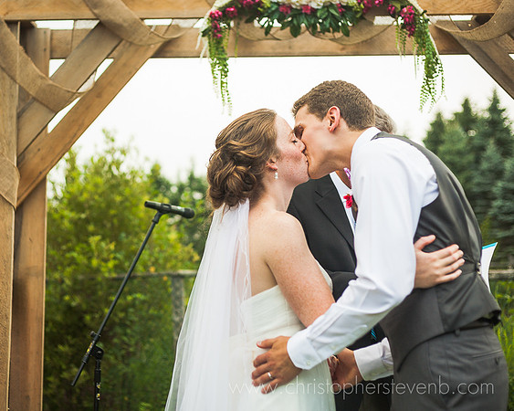 first kiss during ceremony
